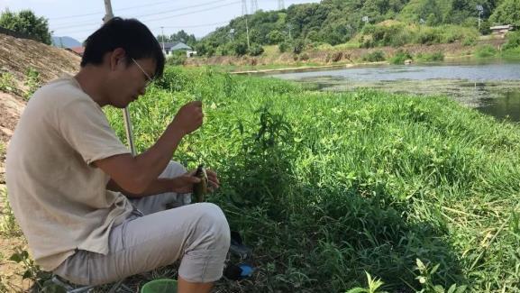 |有个“钓鱼上瘾”的老公啥体验？娃的全身行头都是鱼，像海产大户