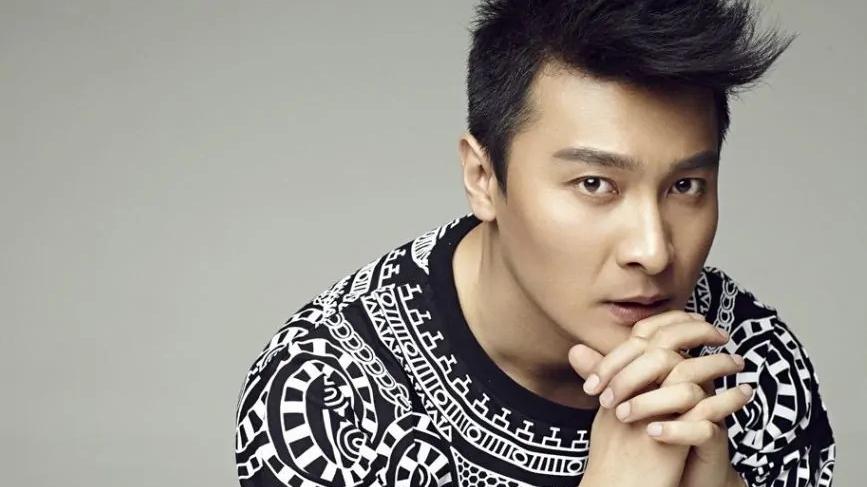 贺刚|贺刚：靠模仿刘德华出道，39岁仍单身一人，出道17年都不红