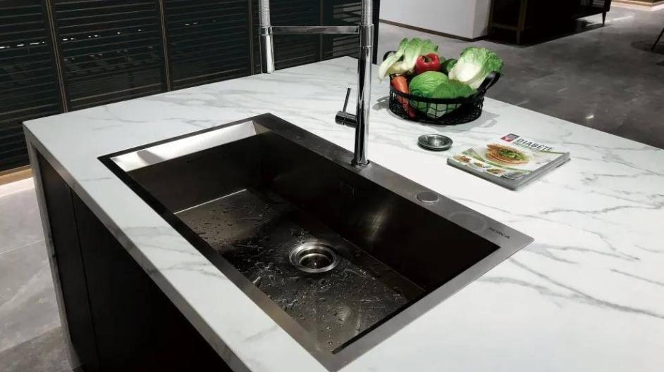 橱柜台面，石英石、大理石、不锈钢、岩板哪个好？我差点跟风买错