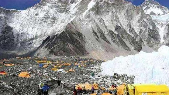 美丽|登顶珠峰的指路标：283具尸体和45吨垃圾12吨粪便