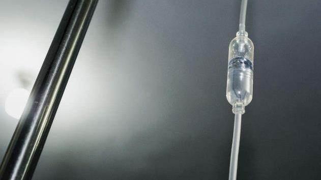 输液|输液管里的气泡进入体内会有什么后果？或许很多人搞错了