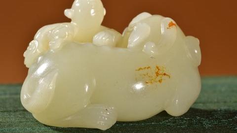 |清代 和田玉童子戏兽把件