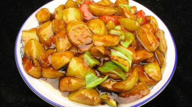 红烧茄子|烧茄子等干炸类菜肴质地软面，容易破碎，质地酥脆