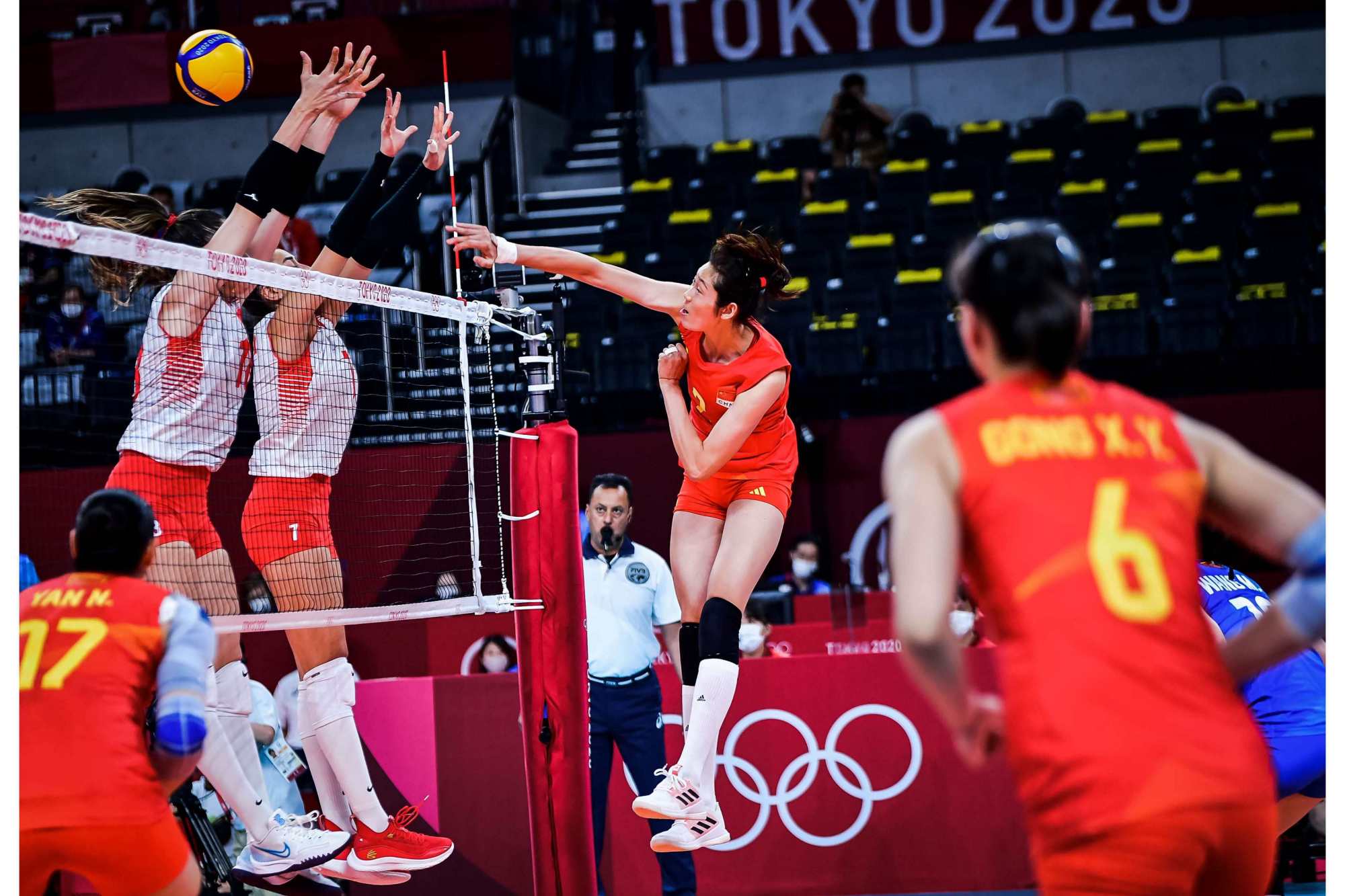 女排|波云诡谲的东京奥运女排比赛，究竟是什么阻挡了中国队出线？
