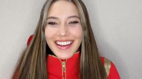 谷爱凌|谷爱凌直播首秀人气高，自曝最喜欢吃排骨，希望粉丝不要叫她偶像