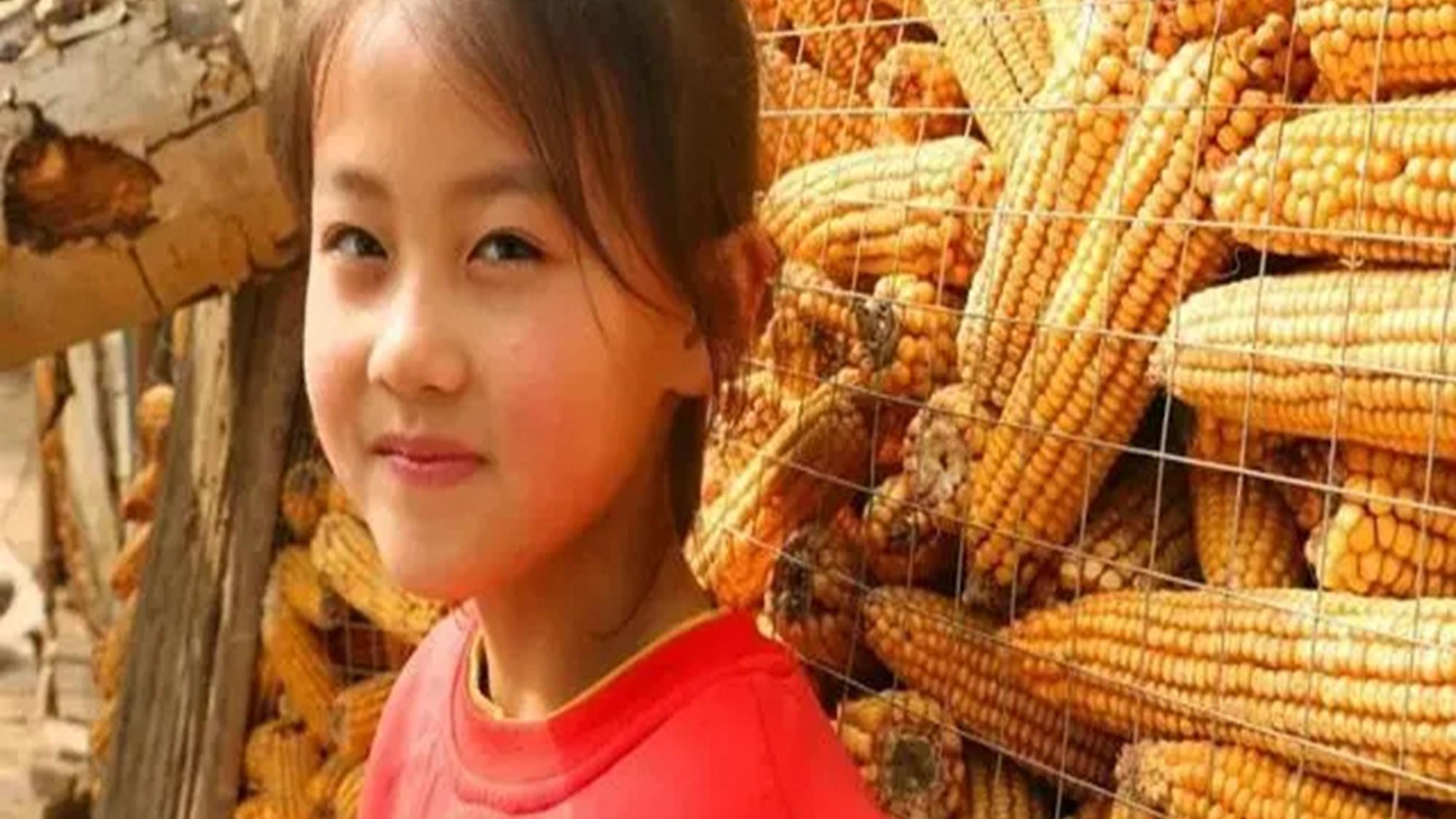 女孩|8岁“笑脸女孩”铁嘉欣，因高颜值意外走红，家人却婉拒百万签约