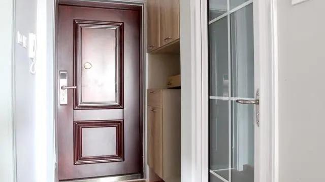 墙面只刷乳胶漆，吊顶只贴石膏线，穷装新房完工，效果还不错！