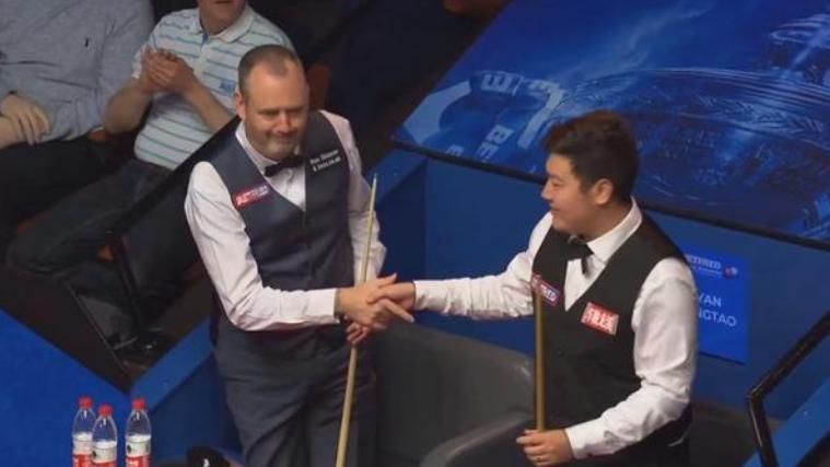 颜丙涛|攻防两端全面压制！颜丙涛遭马威“在线教育”，神勇不在晋级堪忧