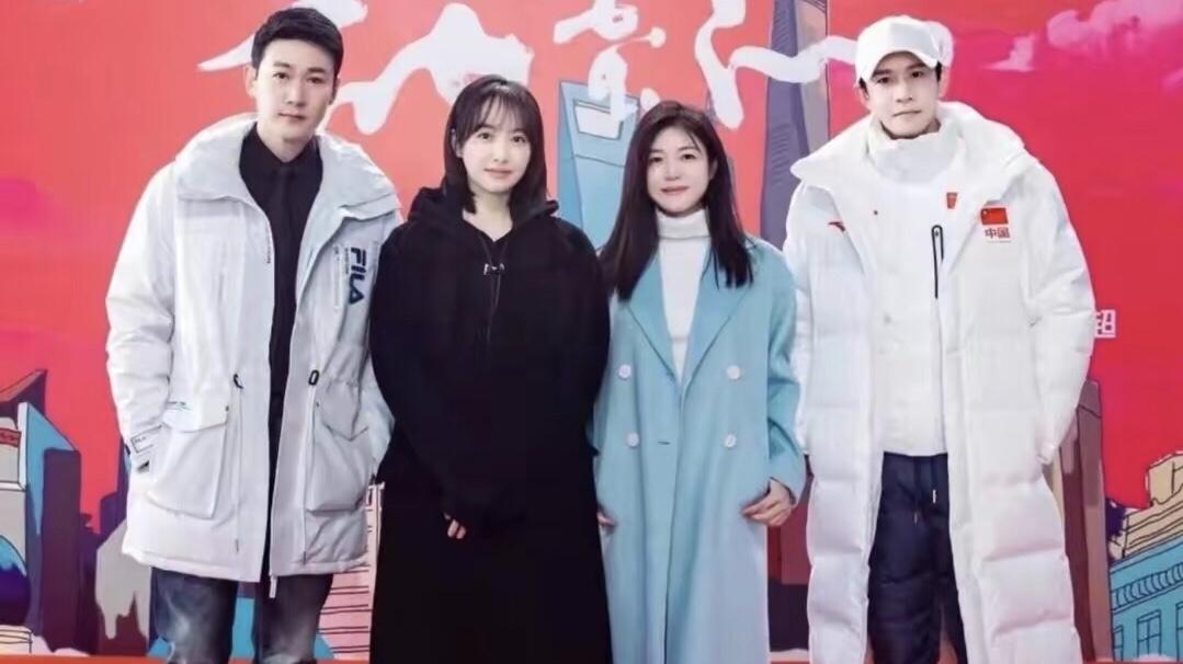 宋茜|宋茜陈妍希新剧开机照曝光，一位浓妆粉嫩，一位淡妆稳重