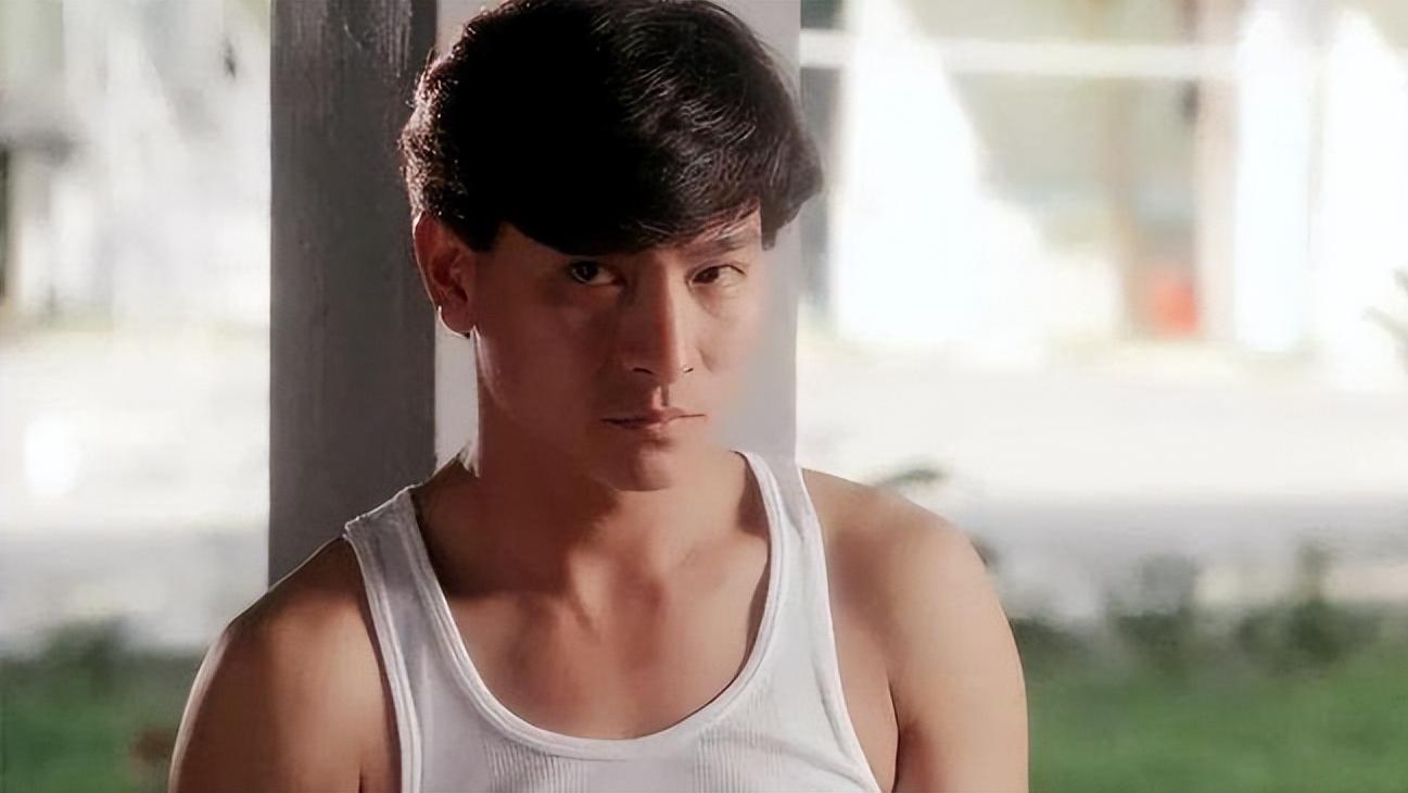 刘德华|偶像迟暮！61岁刘德华素颜出镜唱歌，皱纹和白头发都很明显