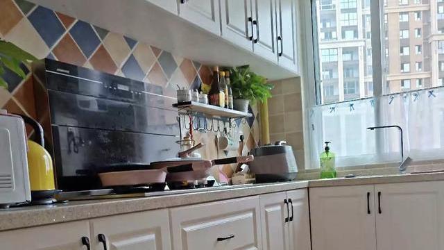 美式新房的装修完工，装修含家电花了20万，朋友来了都不想走了