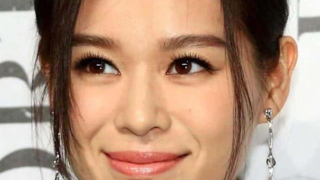 胡杏儿|胡杏儿海边写真照曝光，五官精致，身材性感，引网友热议