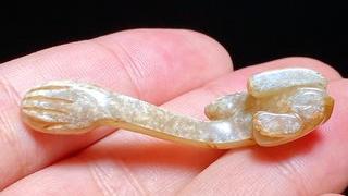 和田玉籽料|明以前 和田玉籽料 灵猴献寿  玉勺 挂件 把件