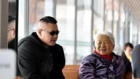 春晚|岳云鹏录制《王牌对王牌》受欢迎，为什么他有这么好的路人缘