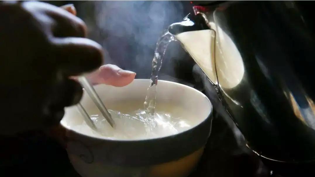 脑卒中|用开水烫碗筷，真的能消毒吗？央视用实验告诉你：想法太天真了