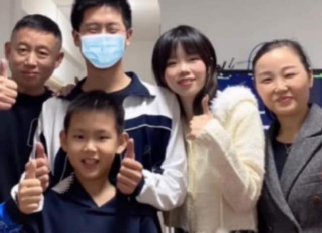 |孙海洋晒满箱子衣服，想要孙卓回家后再穿，遭网友调侃给小小卓穿