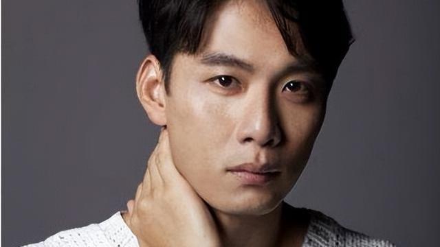 中国国籍|他在新加坡大红大紫，却不肯放弃中国国籍，最终选择回国跑龙套