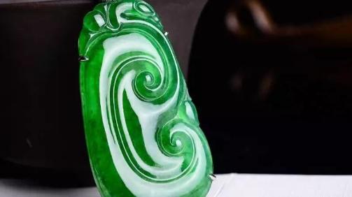 翡翠|应该怎么保养翡翠，能让它的水头看起来透亮，为什么要去保养翡翠