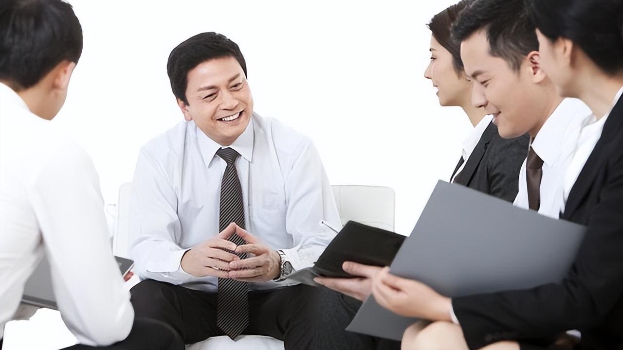 特斯拉|很多店铺门口贴着招聘，进去问却说招满了，招聘的内容为啥不收走