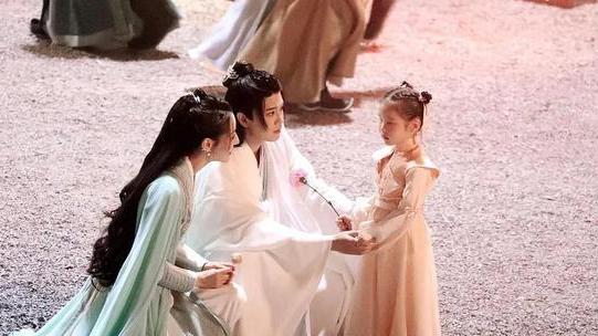 迪丽热巴|都在关注《公诉精英》，却少有人知，热巴还有部电影迟迟未上映