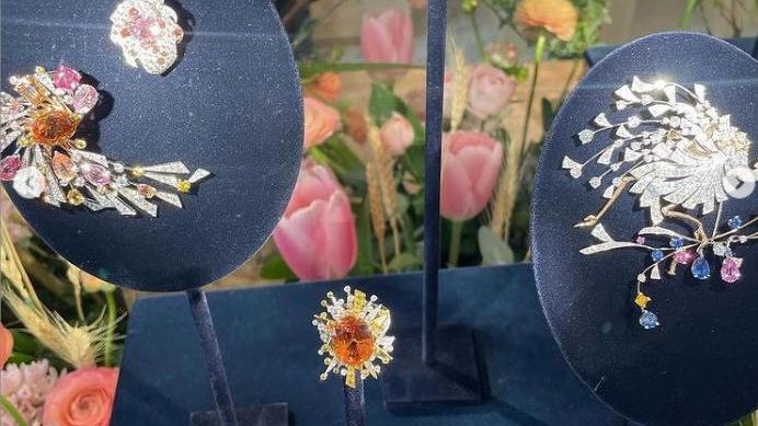 孙艺珍|孙艺珍婚后首次露面：和孔刘参加聚会，结婚全套首饰大公开