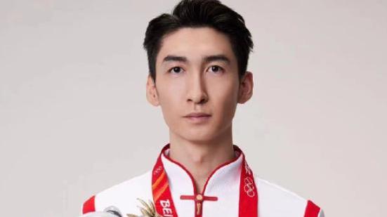 武大靖|墩子出嫁了，武大靖的冬奥会金墩墩92万成交，网友替武大靖心疼