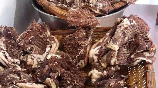 羊肉|云南这家羊肉店，生意拽服务员更拽，客人：习惯了就好