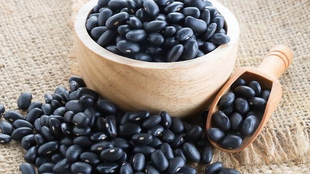 秋燥|入秋后，饮食要“润燥”，多吃“3白1黑”，少吃1瓜，滋阴防秋燥