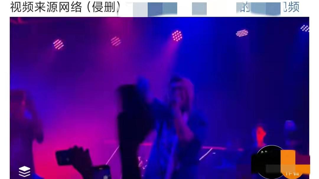 姜云升|知名歌手演出中狂撒钱！瞬间撒光10万现金，演出结束借钱打车回家