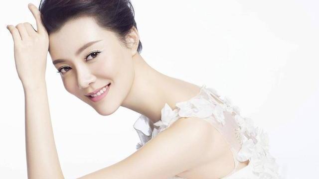 白梦妍|车晓与李兆会闪婚闪离，成为单身妇女，始作俑者竟是成龙