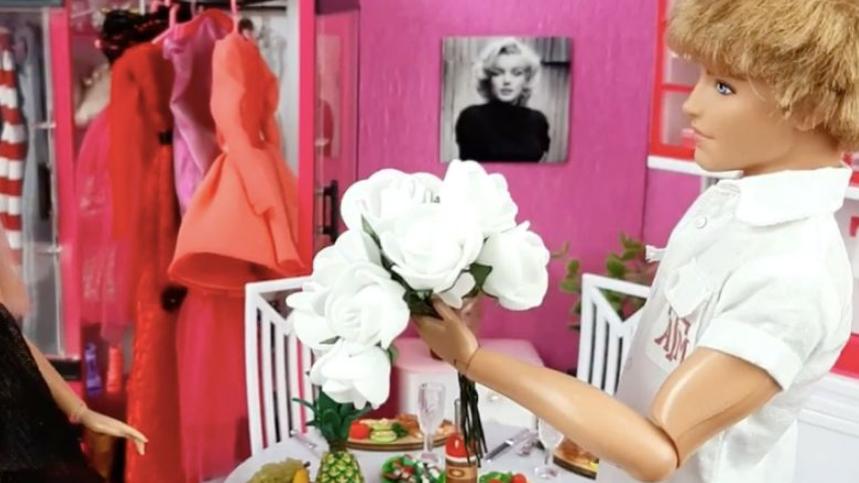 整容|2013年，美国男子整容190次变芭比男友，曾花154万在后背植入翅膀