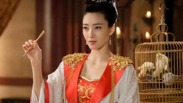 王丽坤|王丽坤又一部古装剧敲定，搭档大3岁当红男星，养眼阵容不追可惜