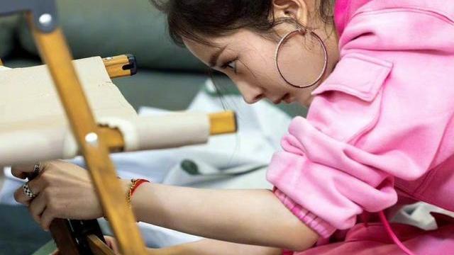 杨幂|花少成变形计！杨幂形象变化大，刘敏涛崩溃，李斯丹妮下巴被击中