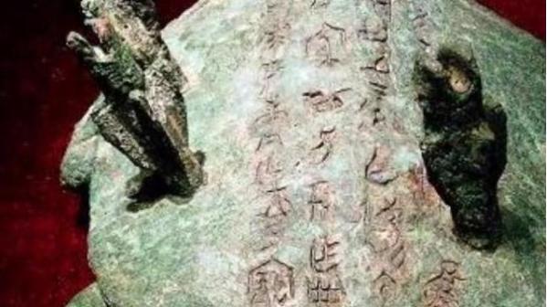 文物|河南老伯钓鱼竟钓到只“乌龟”，背上插着4支箭，专家称价值18亿