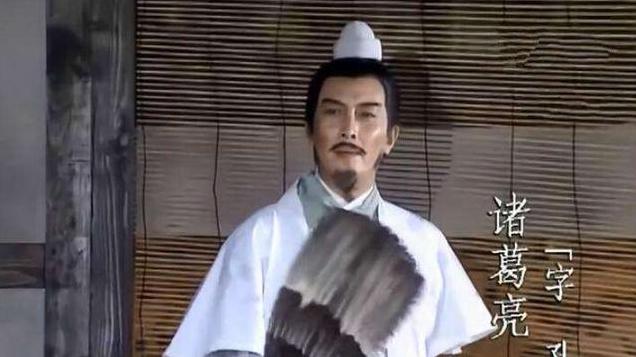 他刚给刘备推荐庞统，转头投降曹操，很受曹操器重