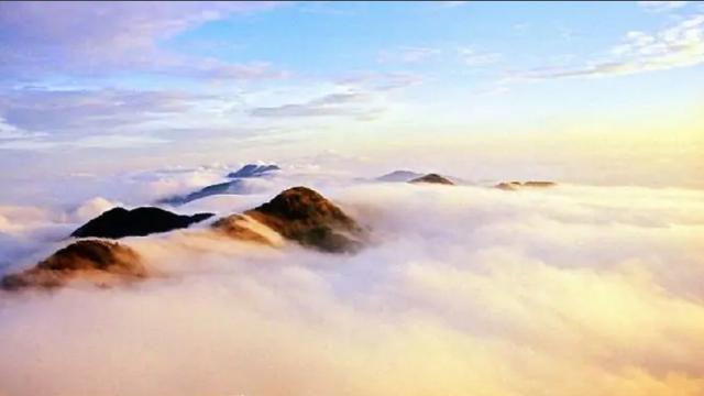 湖南|湖南一名山，主峰达1300.2米，分为两大部分，还是道教三十六洞天
