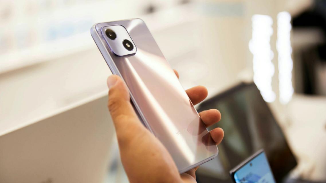 荣耀|荣耀畅玩30真机被曝光，大家看看它像谁