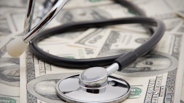 医生|为何患者抱怨治病贵，医生却吐槽收入低？