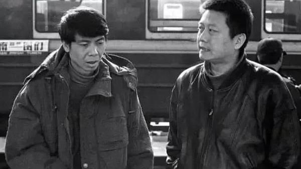 王朔|曾经狂傲张扬的王朔，如今已两鬓斑白，与姜文聚餐眼里多了几分温和