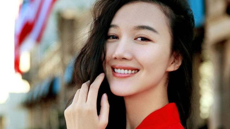 娱乐圈|出道30年，丈夫是当红偶像剧男神，如今她被宠成公主。