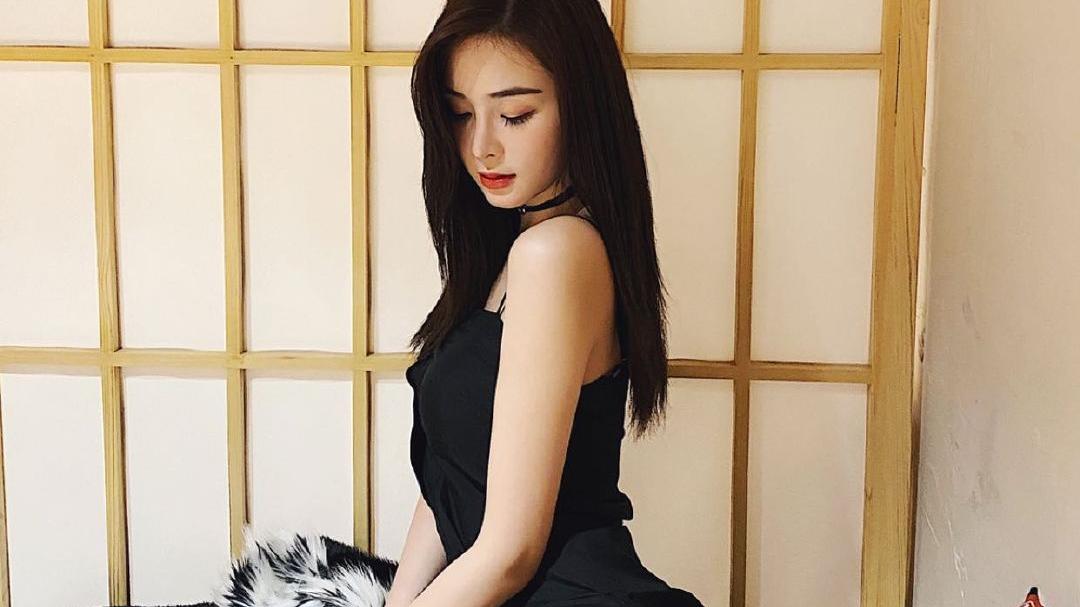 汪小菲|准备再婚？汪小菲直播仍戴张颖颖情侣款项链，左手无名指钻戒吸睛