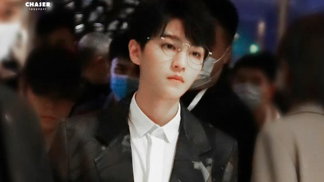 王俊凯|王俊凯官宣新代言，成为手握三奢艺人，粉丝豪掷万金