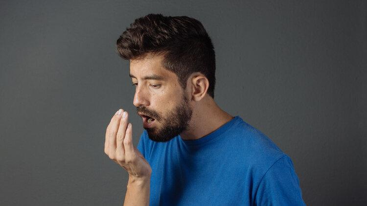 胃癌|口臭不仅仅是难闻，长期不愈可能是胃癌信号，劝你及时检查