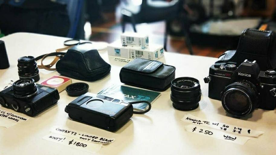 尼康|尼康在机身上现在来看，依旧是没问题的，就是镜头和视频差点意思