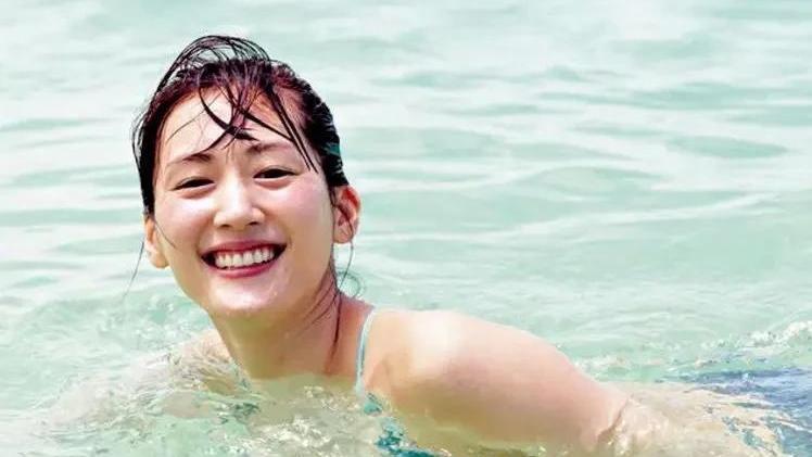 绫濑遥|日剧女神绫濑遥增肥养出小肚腩，37岁已生隐退念头