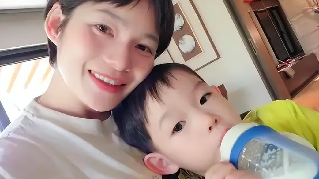 许钟豪|女足亚洲杯冠军儿子3岁了！球性超同龄人，未来或率男足进世界杯