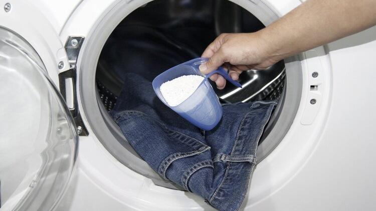 袜子|洗衣服用洗衣粉好，还是洗衣液好？常用洗衣液真的会致癌吗？