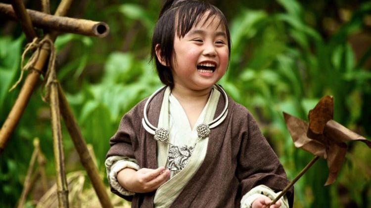 小小彬|2岁出道拍戏，却被父亲当成“摇钱树”，如今患皮肤病却没人管？