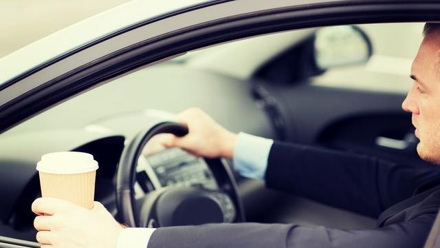 糖尿病|61岁老人开车逆行出车祸，血糖异常！糖尿病怎么开车更安全