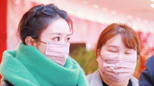 赵丽颖|赵丽颖春晚彩排引关注，一男演员前来点赞，他曾给赵丽颖做过饭吃